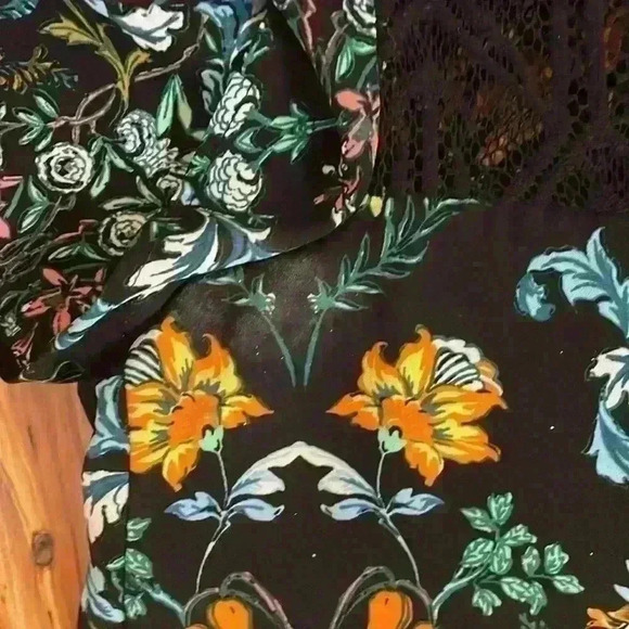 Twine & String floral black and orange short sleeve blouse shirt top size small - Picture 7 of 10